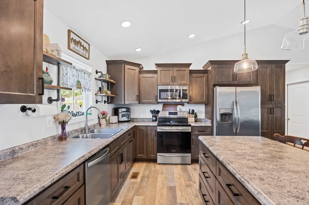 120 Mohican Trail Jeffersonville KY 40337