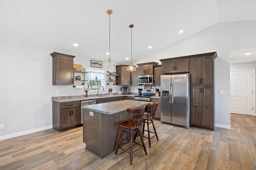 120 Mohican Trail Jeffersonville KY 40337