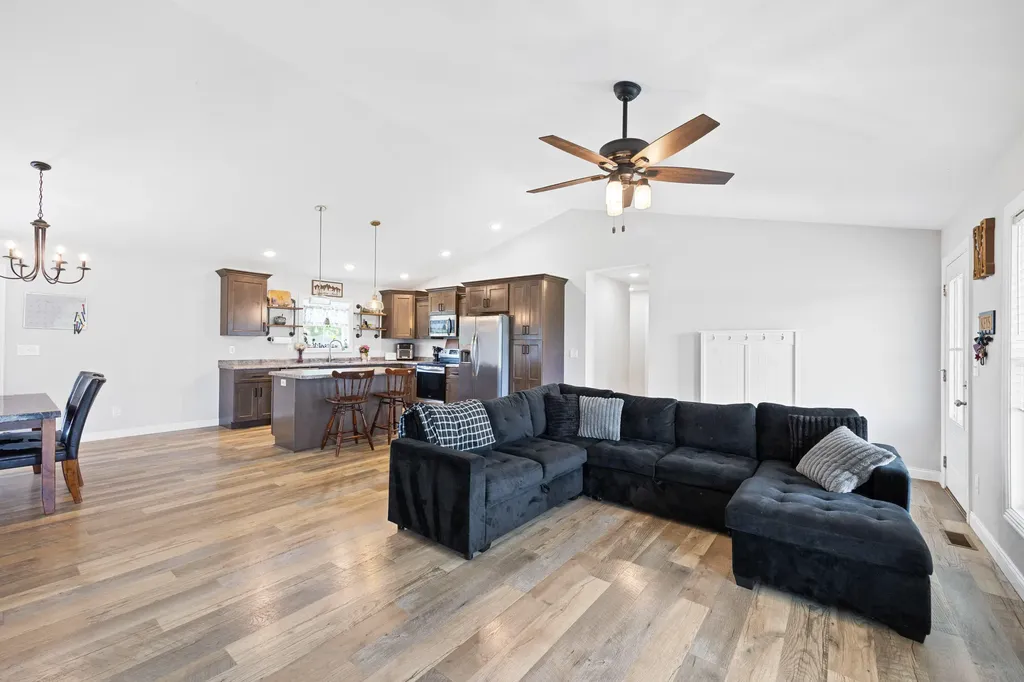 120 Mohican Trail Jeffersonville KY 40337