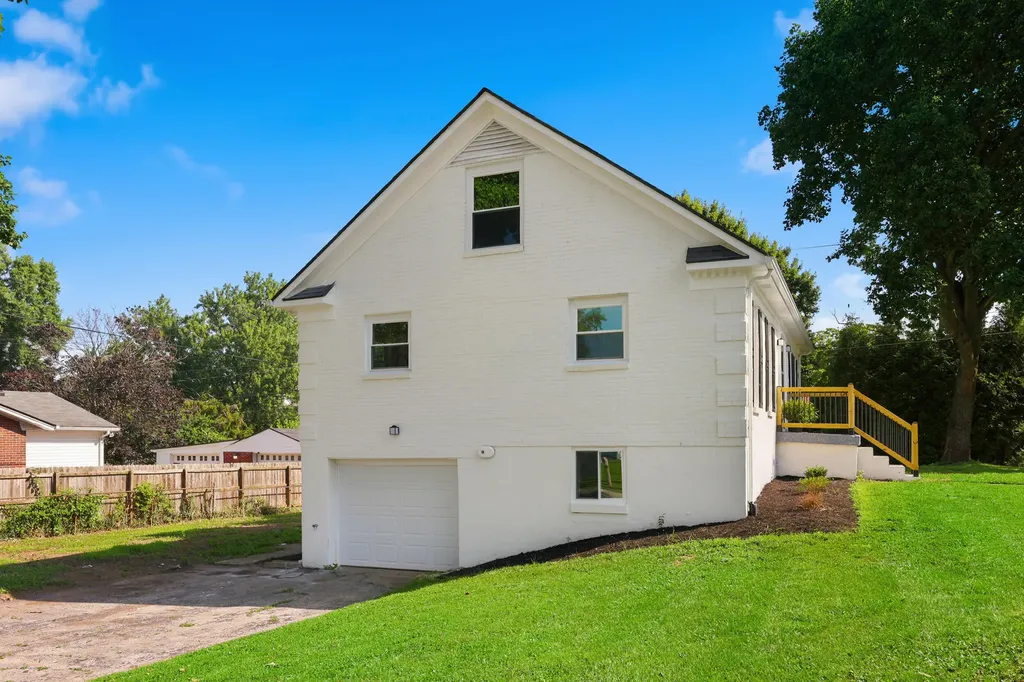2453 Pierson Drive Lexington KY 40505