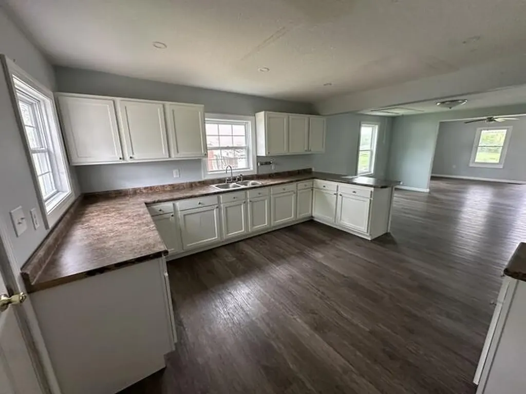 4557 Hendron Road Paducah KY 42003