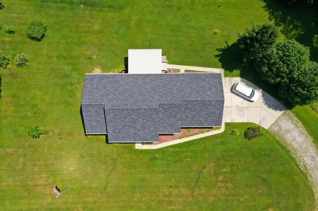 79 Hopkins Cemetery Road Lily KY 40740