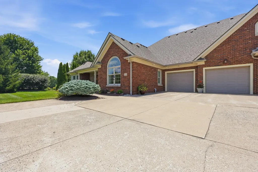 143 Rumsey Circle Versailles KY 40383