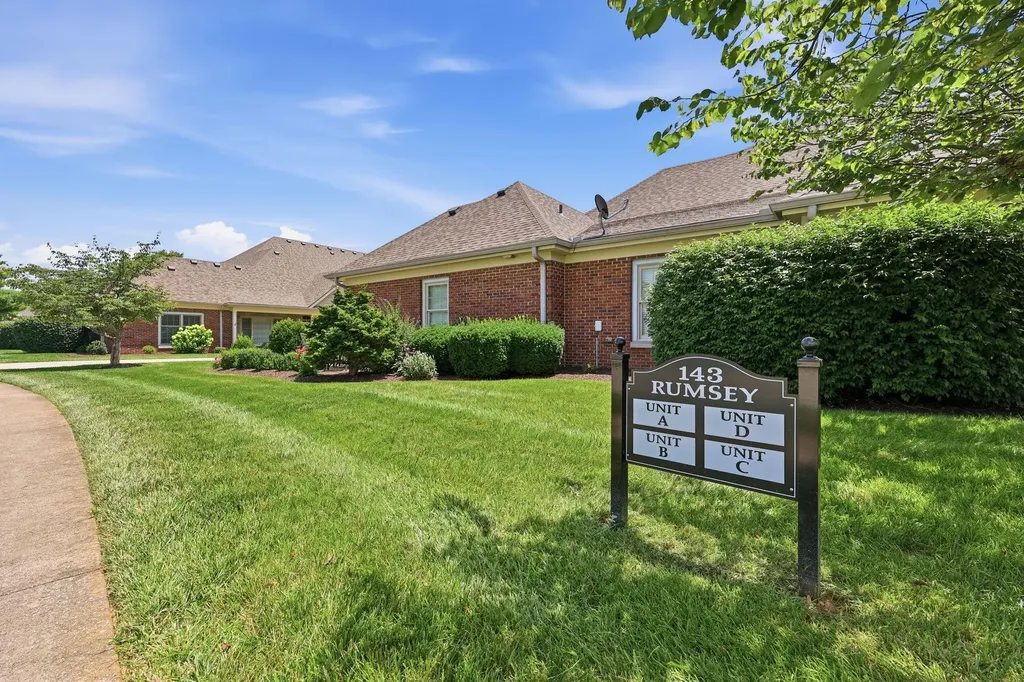 143 Rumsey Circle Versailles KY 40383