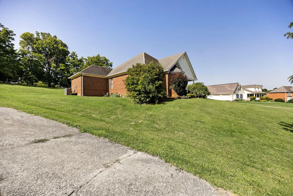 129 Creekside Drive Danville KY 40422