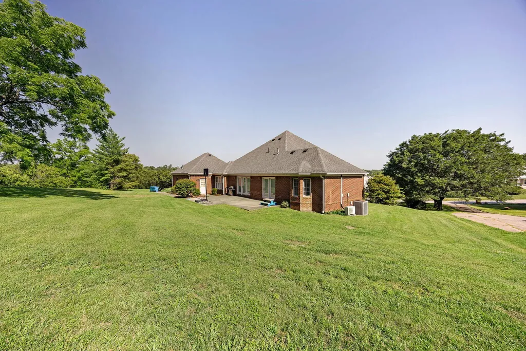 129 Creekside Drive Danville KY 40422