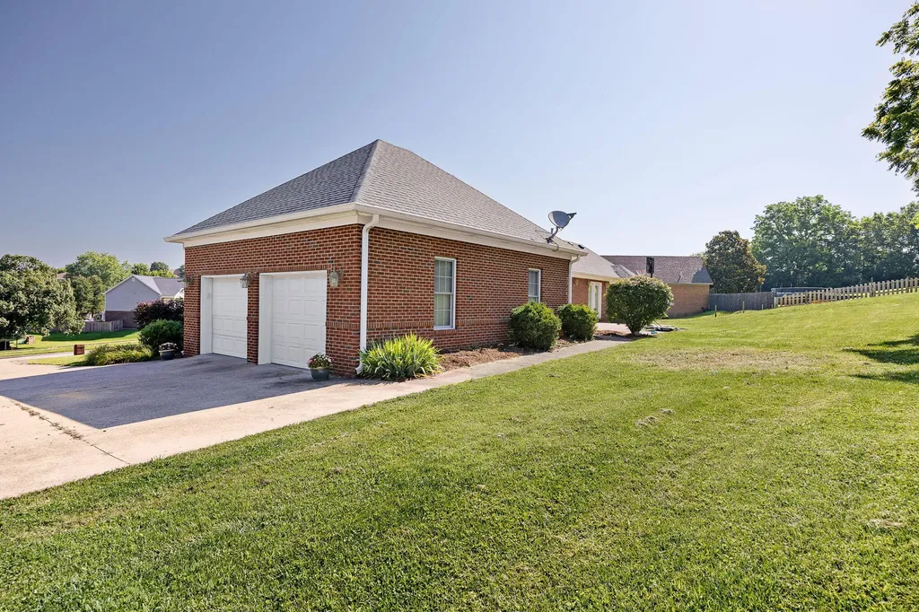 129 Creekside Drive Danville KY 40422
