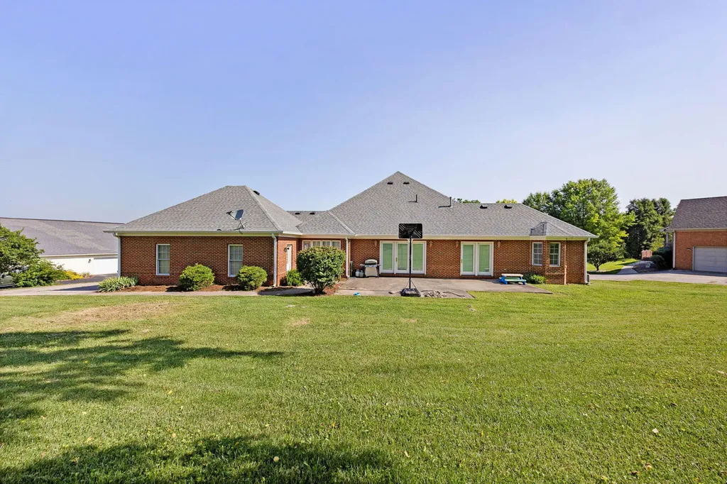 129 Creekside Drive Danville KY 40422