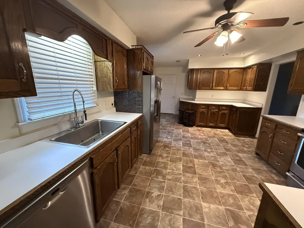 1401 Old Whitley Road London KY 40744