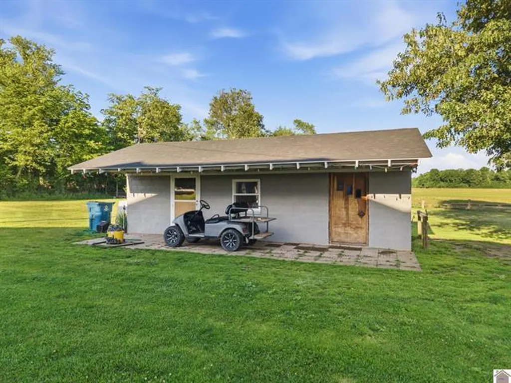 4961 State Route 780 Clinton KY 42031