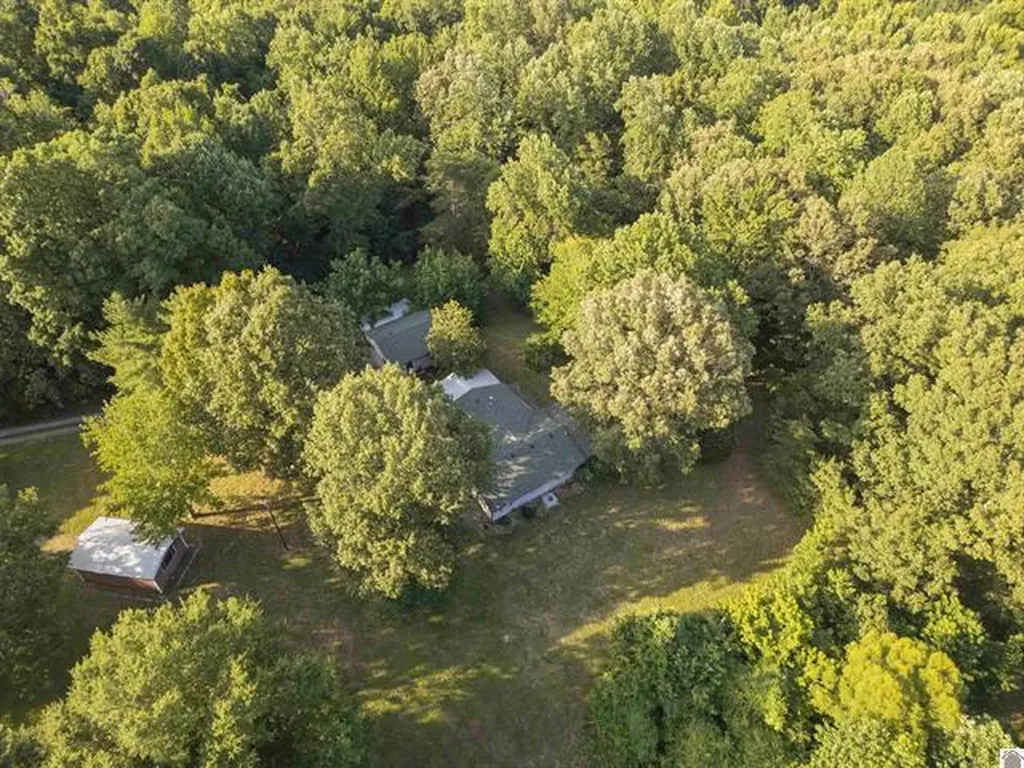 72 Holt Road Kuttawa KY 42055