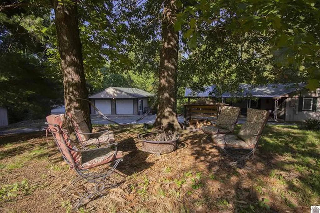 72 Holt Road Kuttawa KY 42055