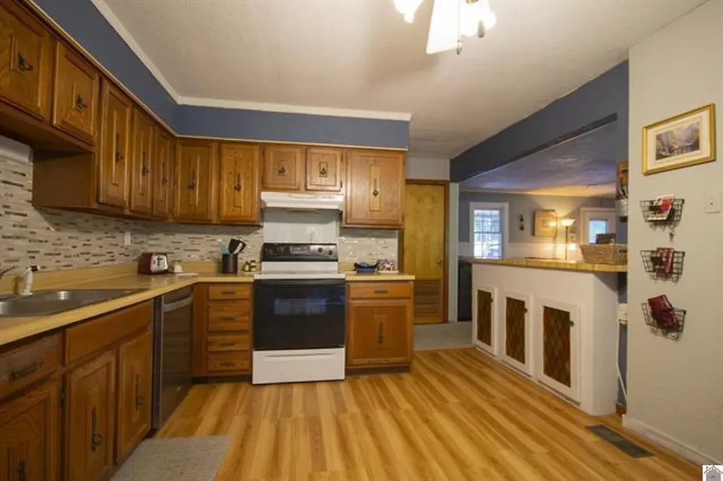 72 Holt Road Kuttawa KY 42055
