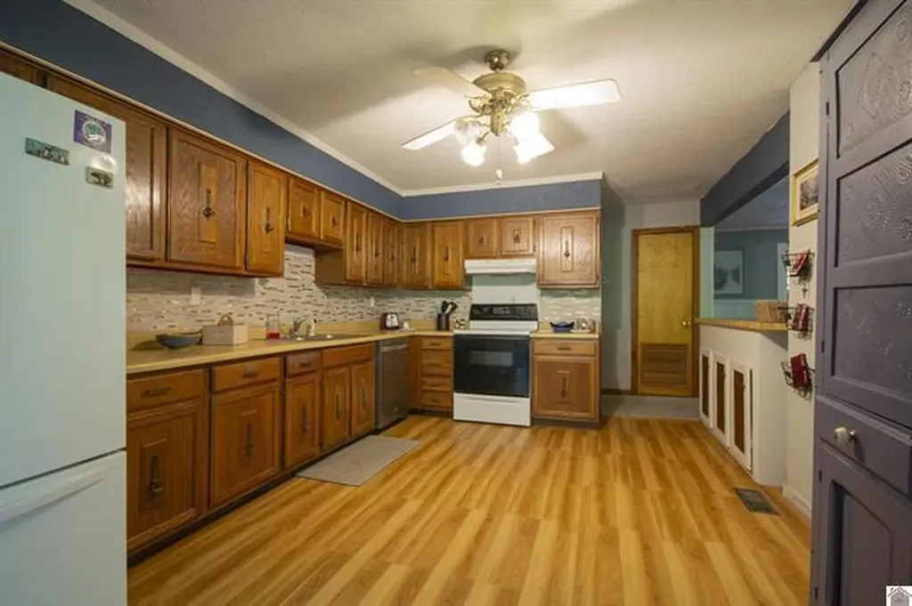 72 Holt Road Kuttawa KY 42055