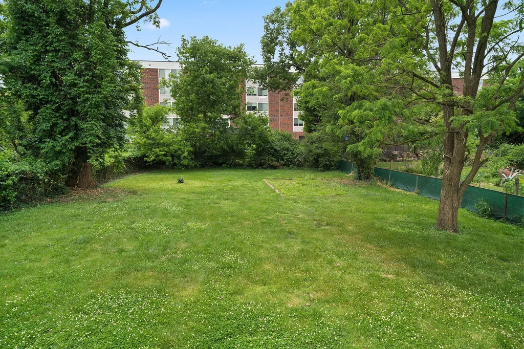 129 Delmont Drive Lexington KY 40504