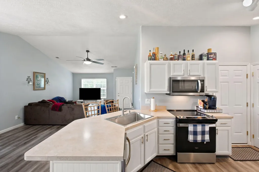 215 Charleston Court Frankfort KY 40601