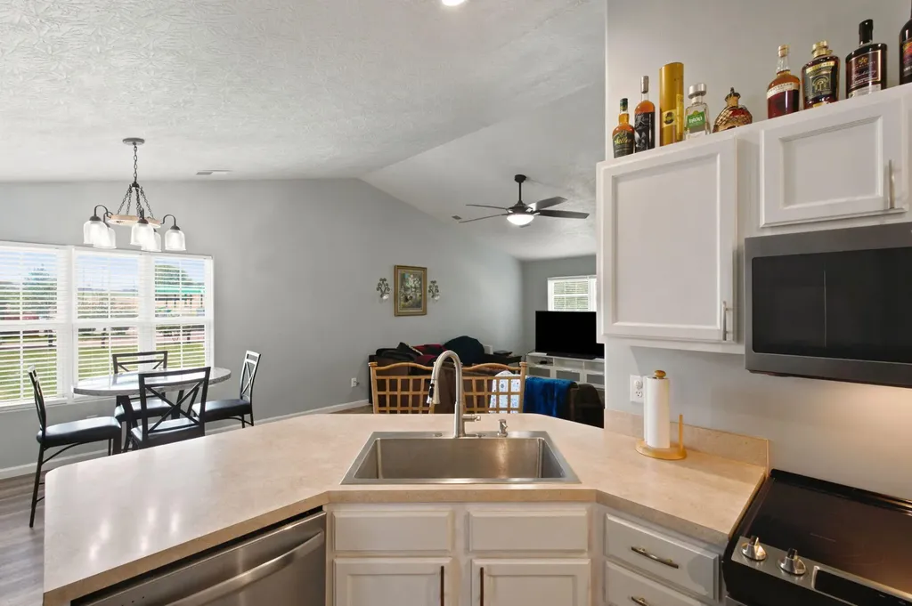 215 Charleston Court Frankfort KY 40601