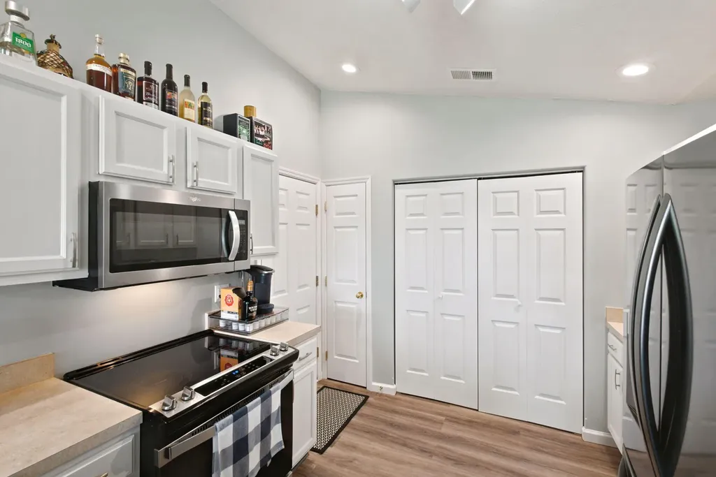 215 Charleston Court Frankfort KY 40601