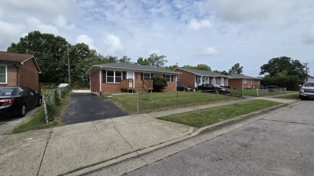 1021 St Martins Avenue Lexington KY 40511
