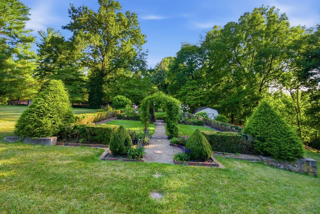 305 Beech Street Monticello KY 42633
