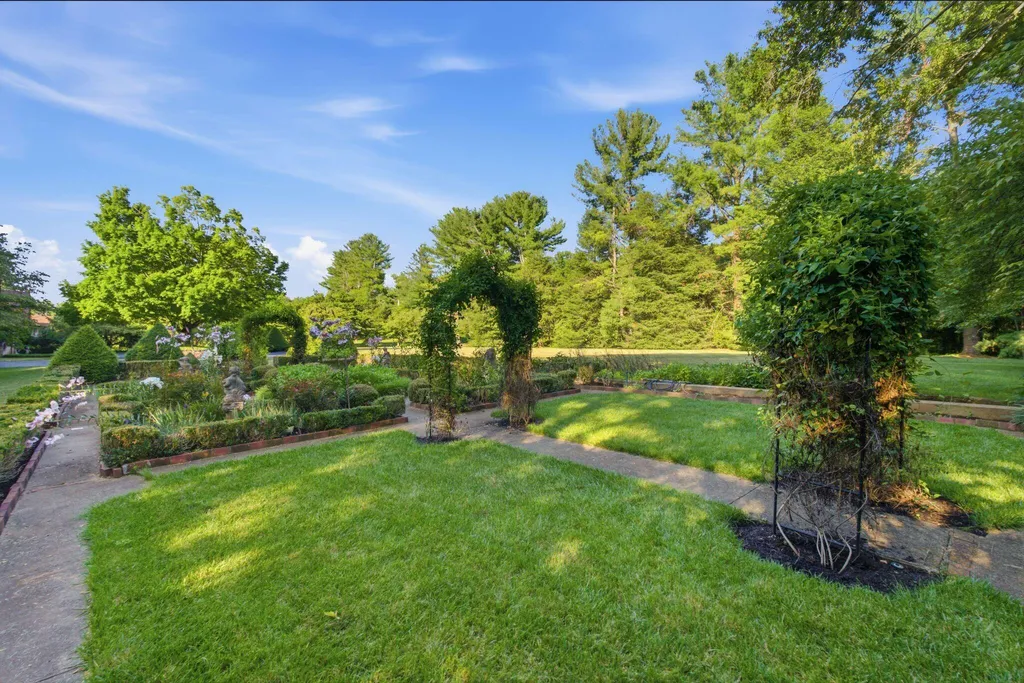305 Beech Street Monticello KY 42633