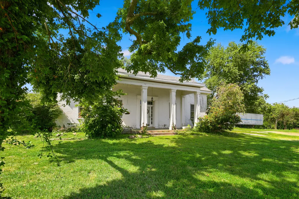 6481 Old Richmond Road Lexington KY 40515