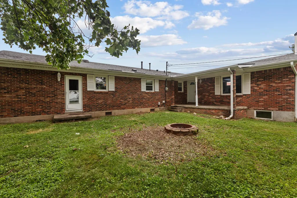 102 Rebecca Drive Richmond KY 40475