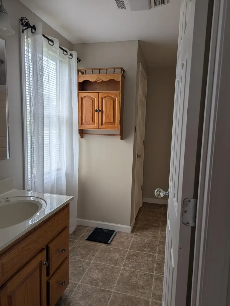 3107 E Highway 552 Lily KY 40740