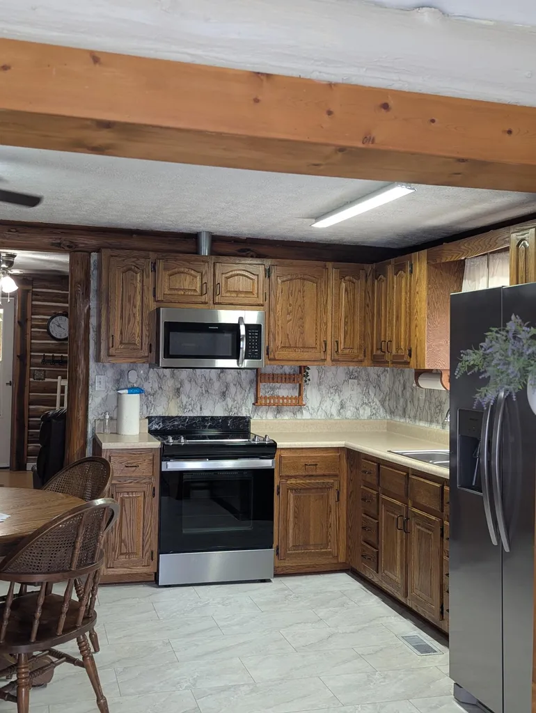 3107 E Highway 552 Lily KY 40740