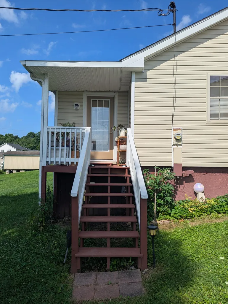3107 E Highway 552 Lily KY 40740