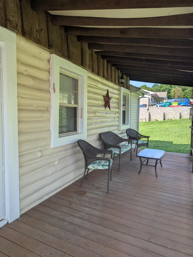 3107 E Highway 552 Lily KY 40740