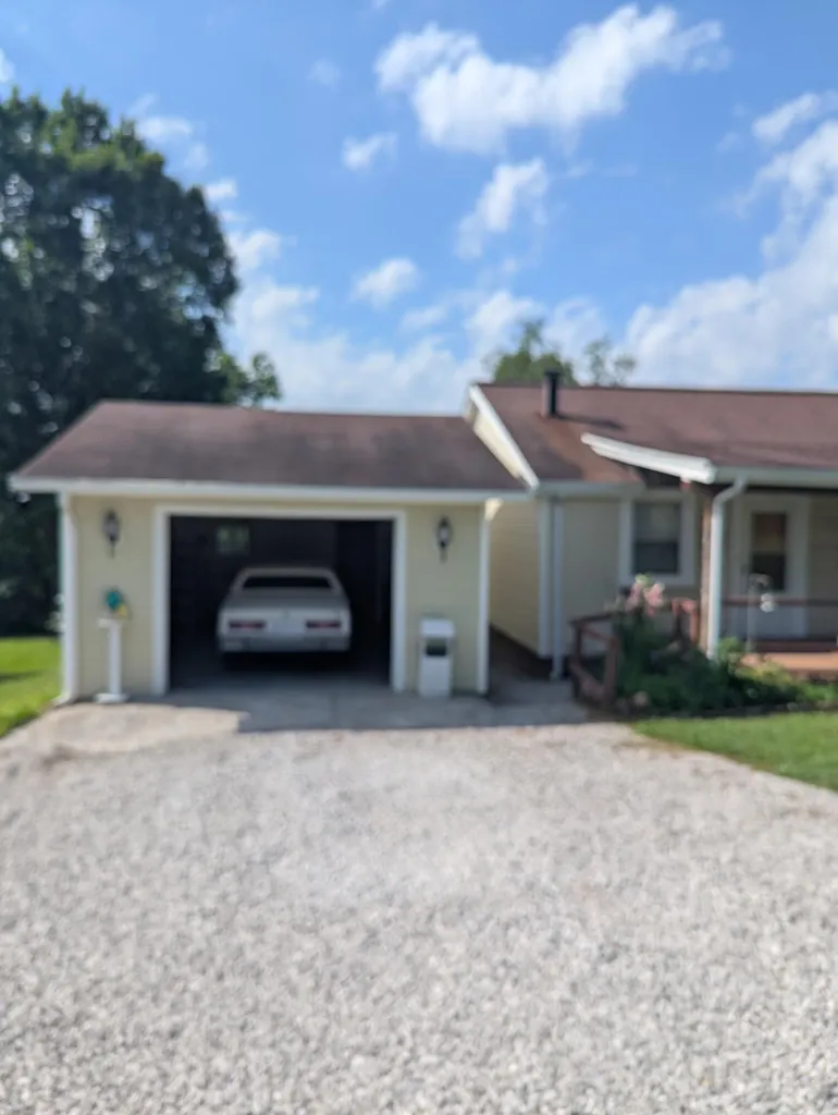 3107 E Highway 552 Lily KY 40740