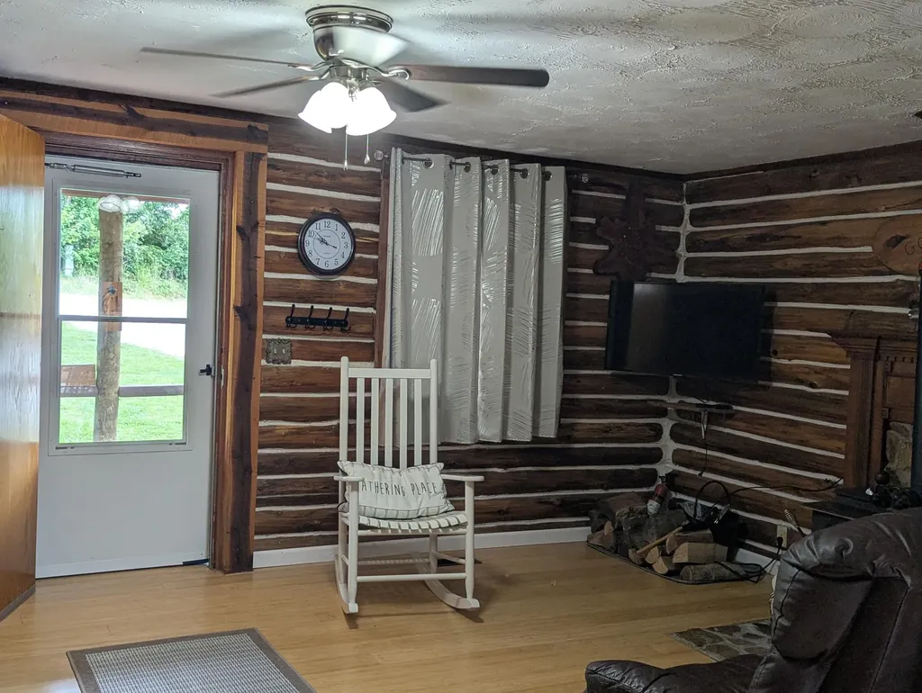 3107 E Highway 552 Lily KY 40740