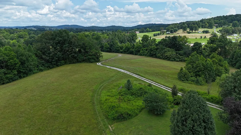 2548 Willailla Road Brodhead KY 40409