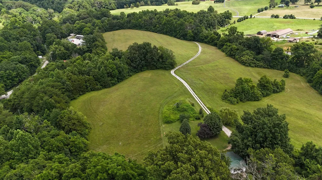 2548 Willailla Road Brodhead KY 40409