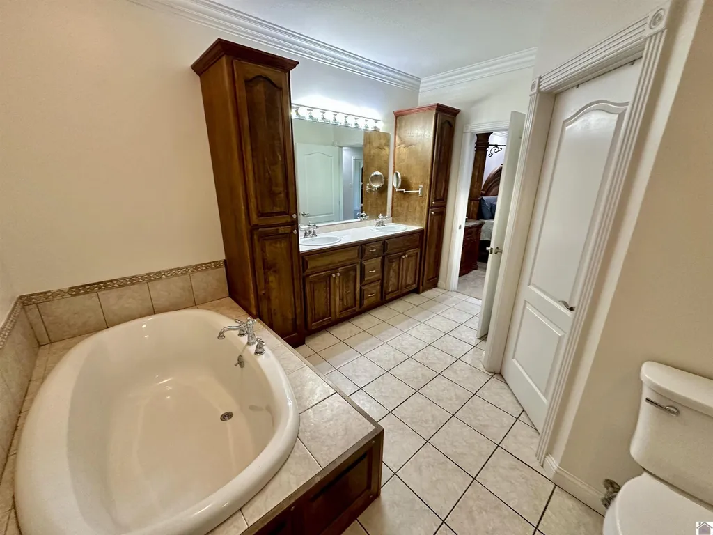 81 Oak Shadow Lane Benton KY 42025