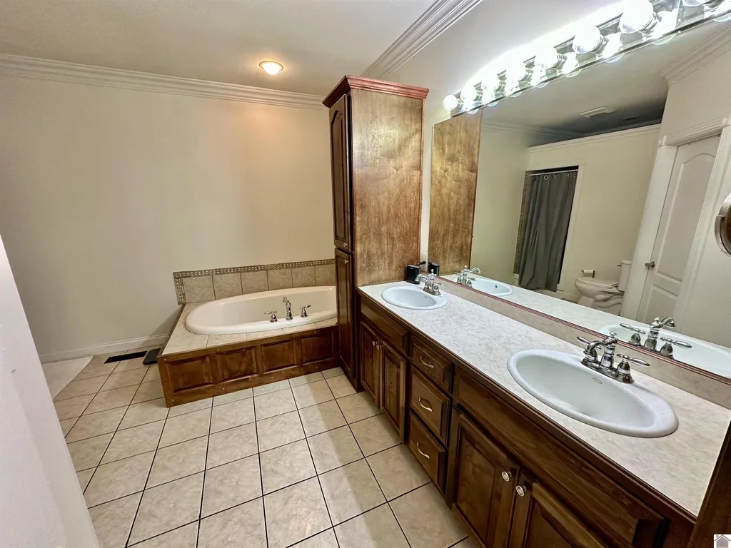 81 Oak Shadow Lane Benton KY 42025