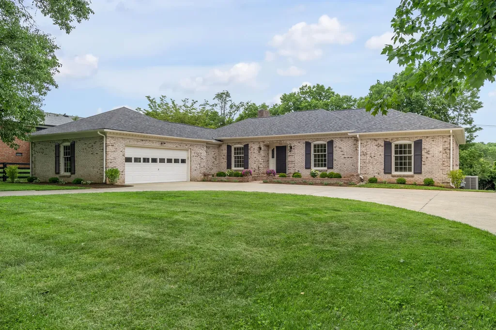 924 Chinoe Road Lexington KY 40502