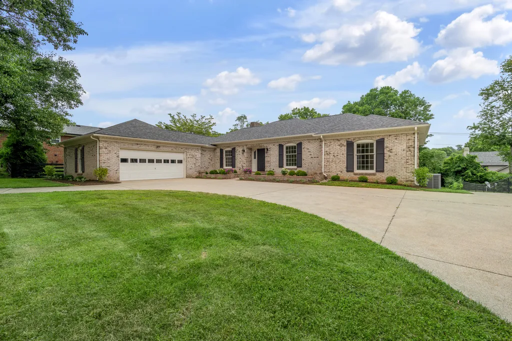 924 Chinoe Road Lexington KY 40502