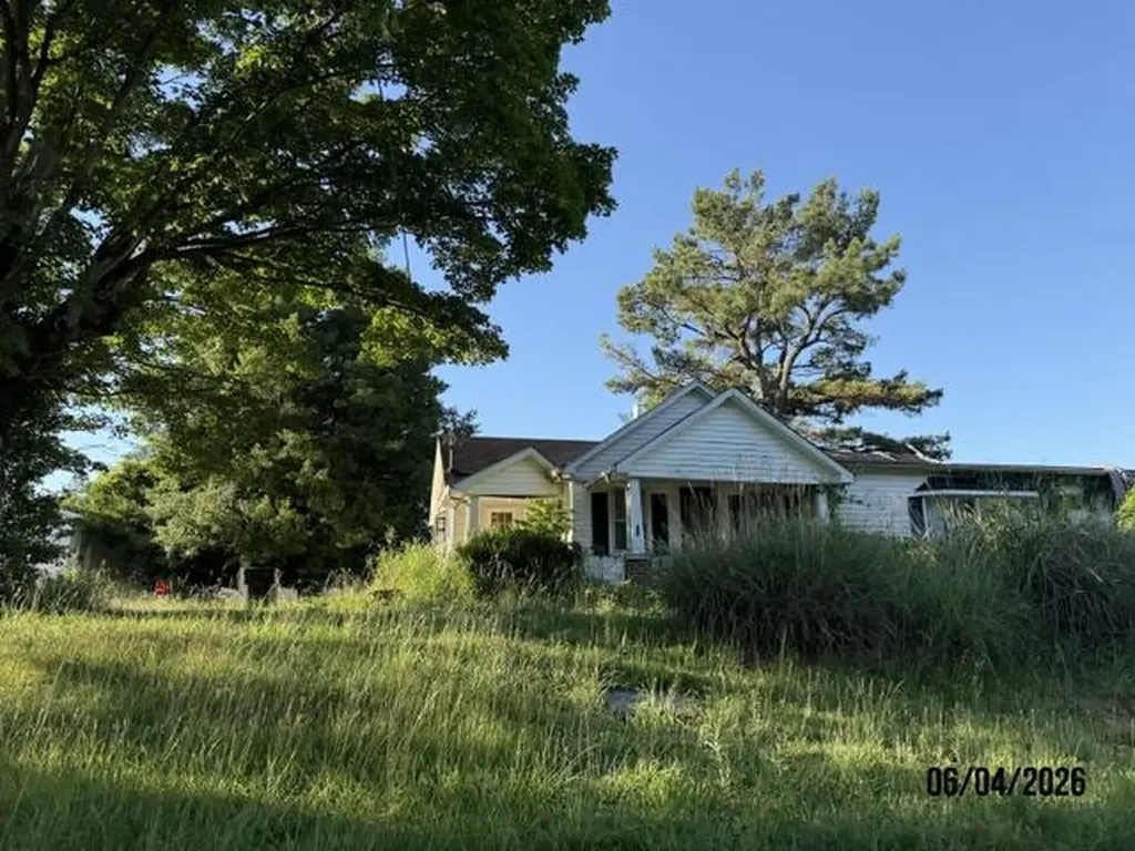 571 Ayers Lane Scottsville KY 42164