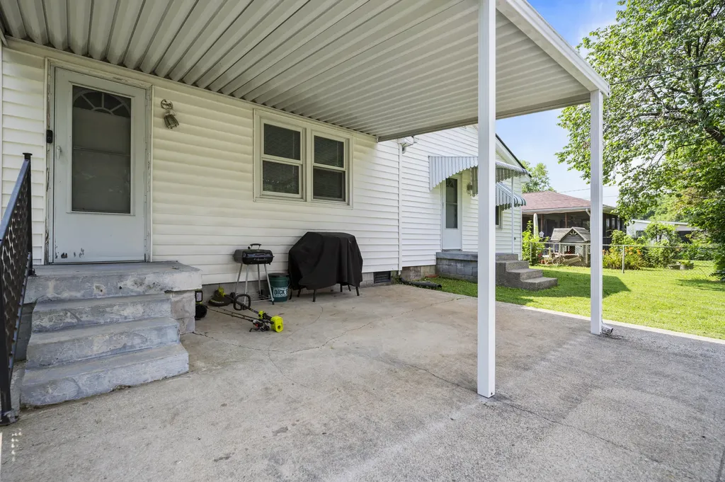 1809 Yorktown Road Lexington KY 40504