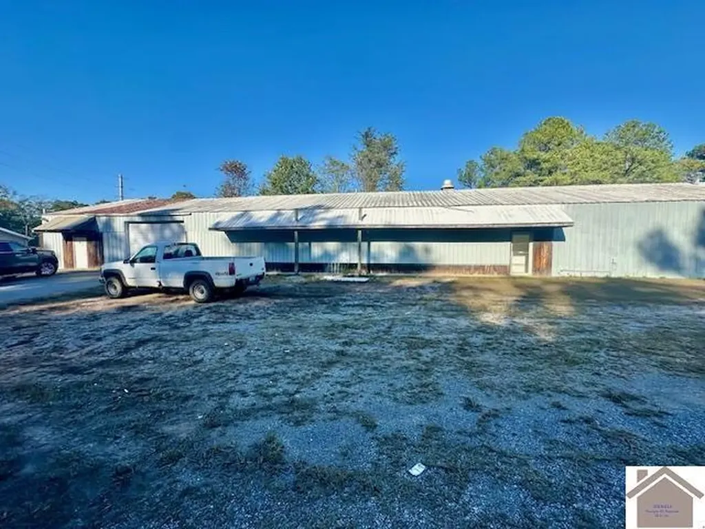 13871 E 68 Highway Benton KY 42025