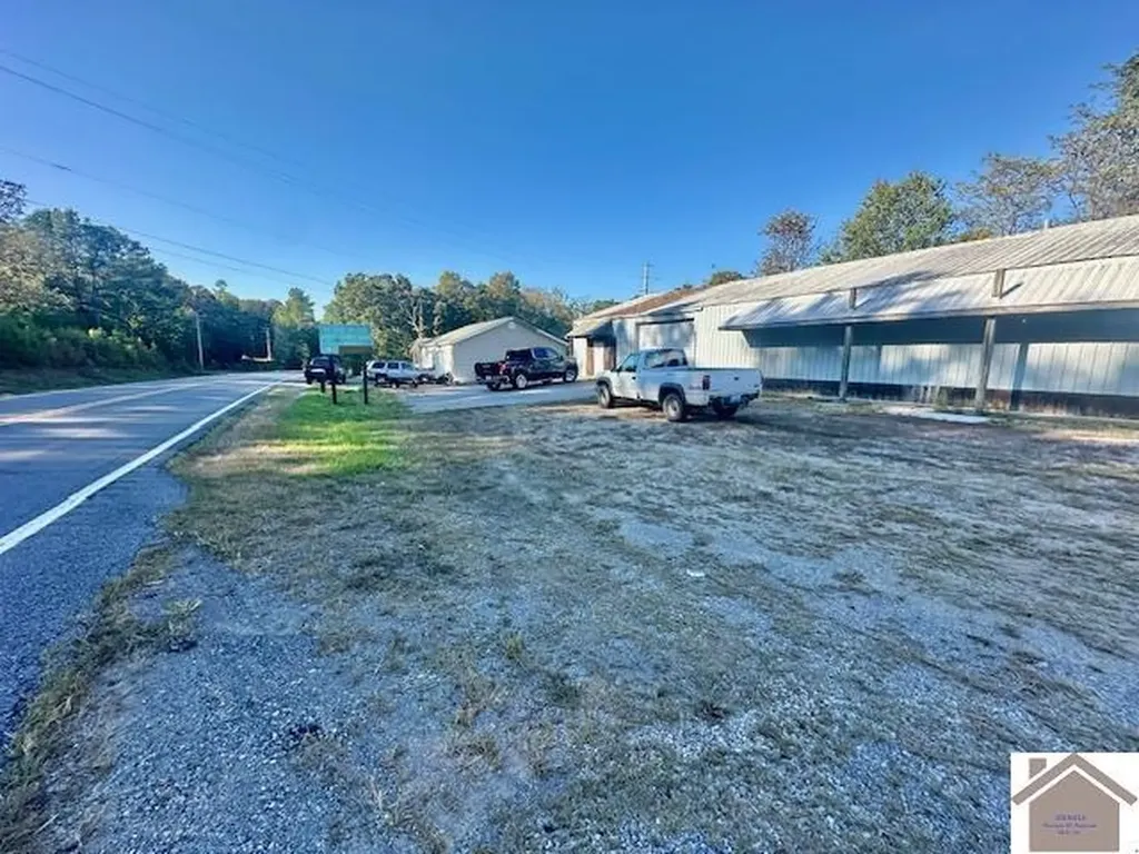 13871 E 68 Highway Benton KY 42025