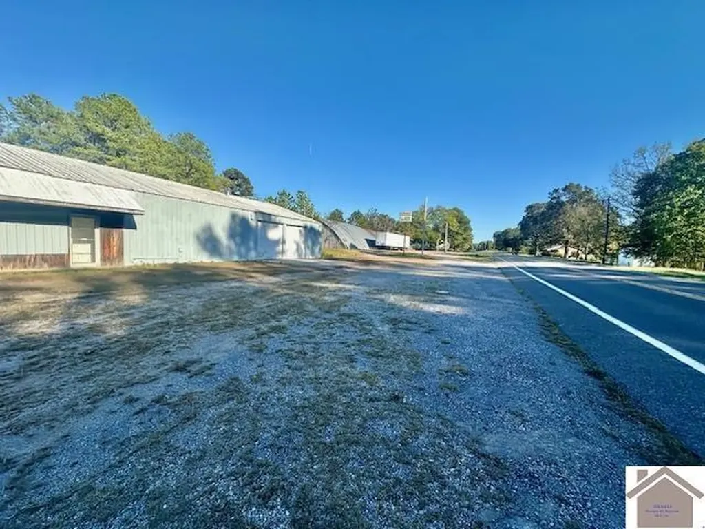 13871 E 68 Highway Benton KY 42025