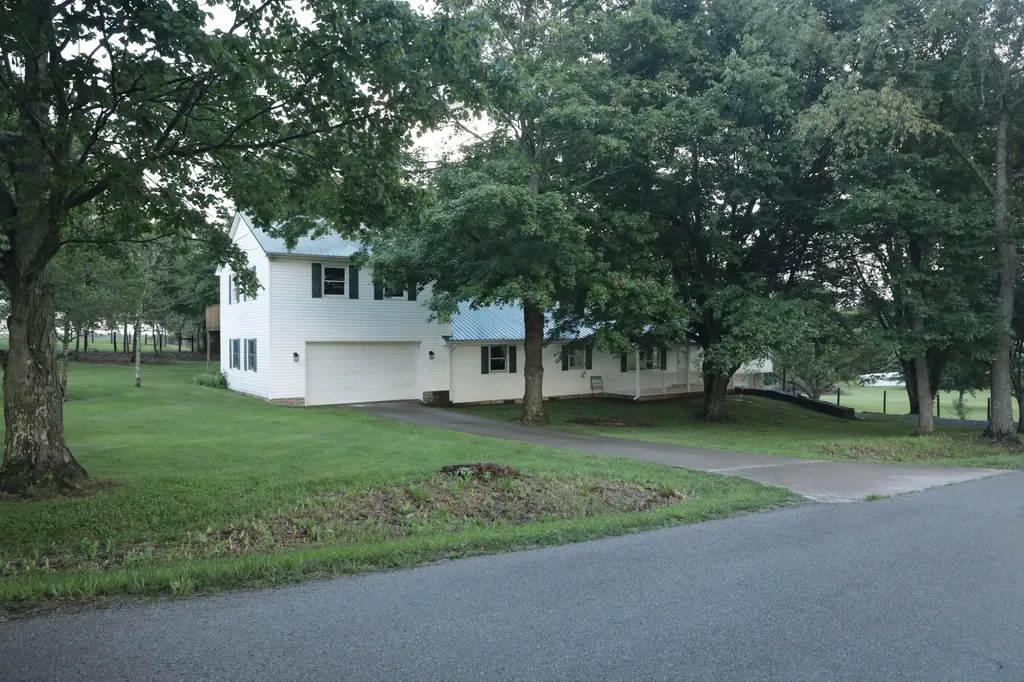 2379 Big Stoner Road Winchester KY 40391