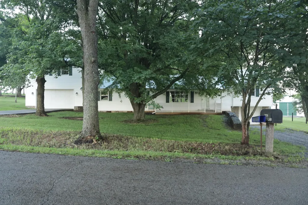 2379 Big Stoner Road Winchester KY 40391