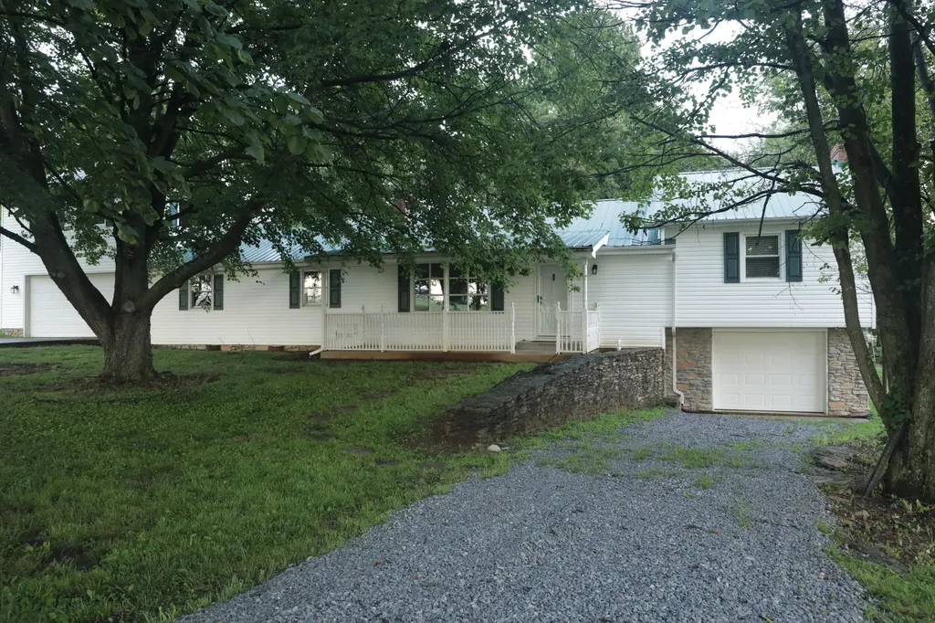 2379 Big Stoner Road Winchester KY 40391