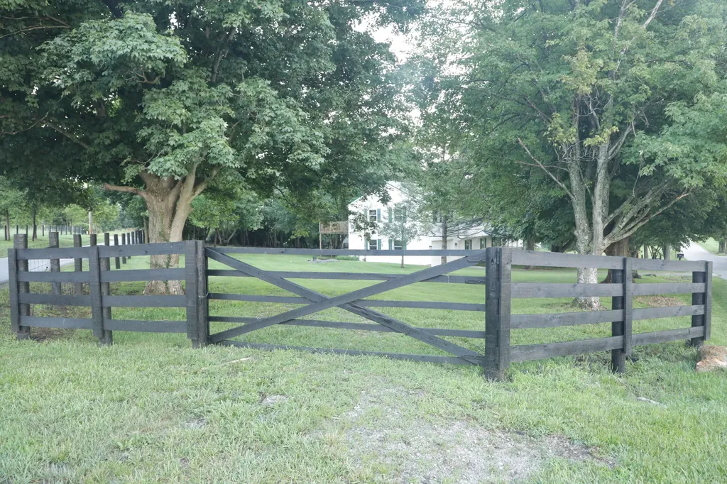 2379 Big Stoner Road Winchester KY 40391