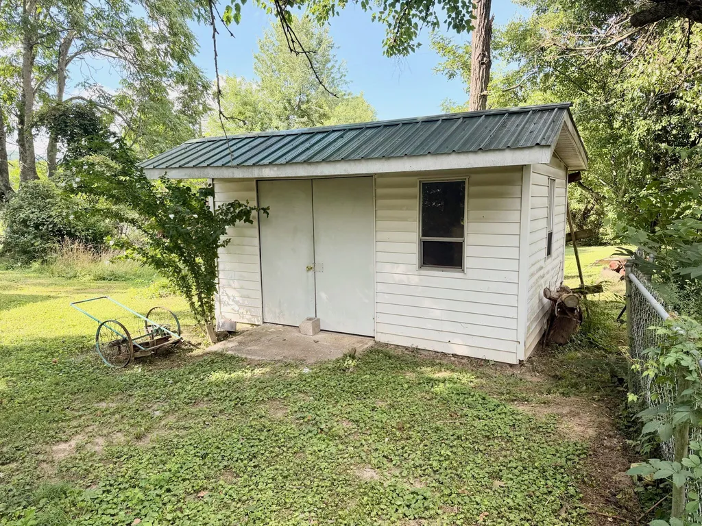 16431 E State Highway 70 Bethelridge KY 42516
