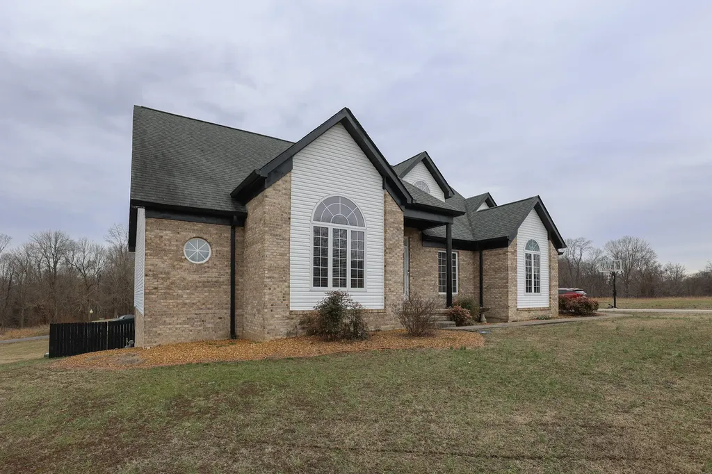 103 Summer Lane Kuttawa KY 42055